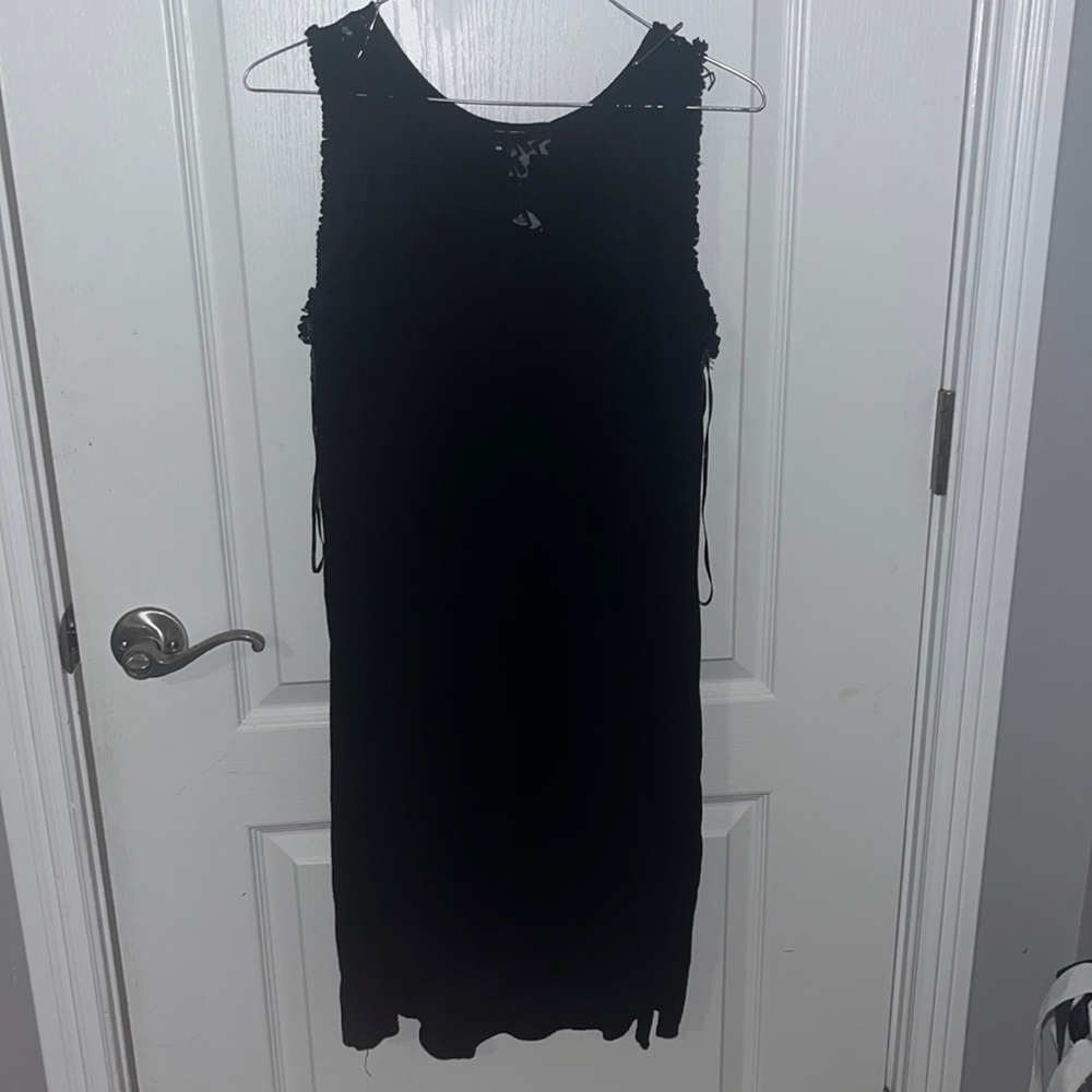 black sleeveless dress